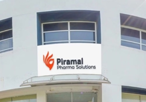 Piramal Enterprises falls despite turning black in Q4